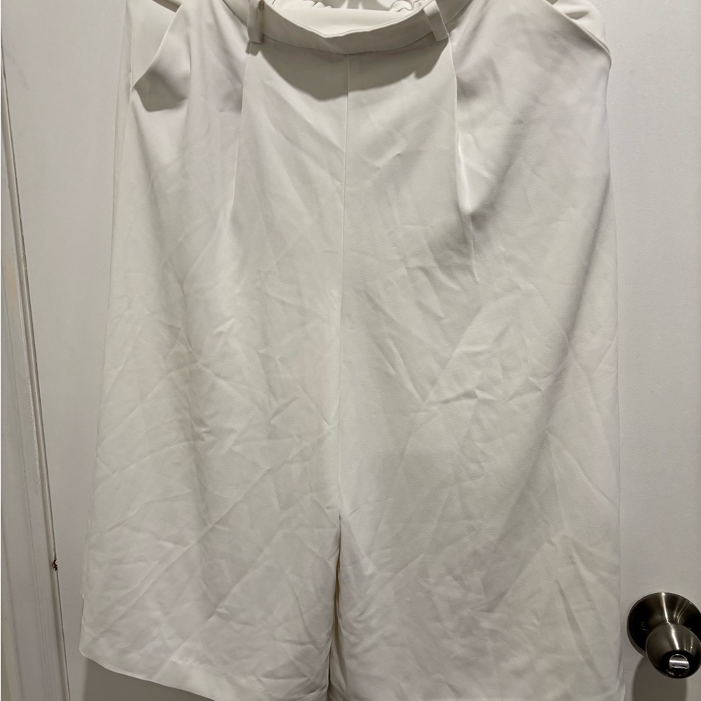 Uniqlo White High-Waist Tailored Capris